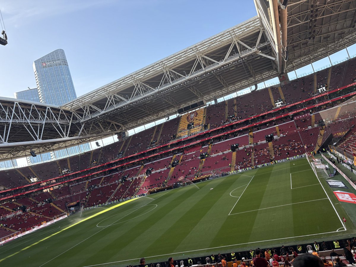 tutek1978's tweet photo. MABETTEYİZ 
💛❤️👊👊👊👊#BugünGünlerdenGALATASARAY https://t.co/ZPSQnPGbvQ