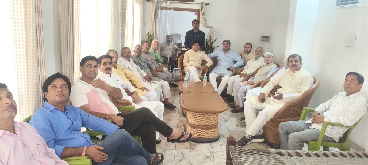 #मन_की_बात
आज शामली विधानसभा के अंतर्गत एलम मण्डल के बूथ संख्या 193 पर श्रीमान अश्वनी पंवार जी (चेयरमैन) के आवास पर सभी सम्मानित कार्यकर्ताओं के साथ आदरणीय प्रधानमंत्री श्री <a href="/narendramodi/">Narendra Modi</a> जी के लोकप्रिय कार्यक्रम मन की बात को सुना।
<a href="/BJP4India/">BJP</a> <a href="/BJP4UP/">BJP Uttar Pradesh</a>