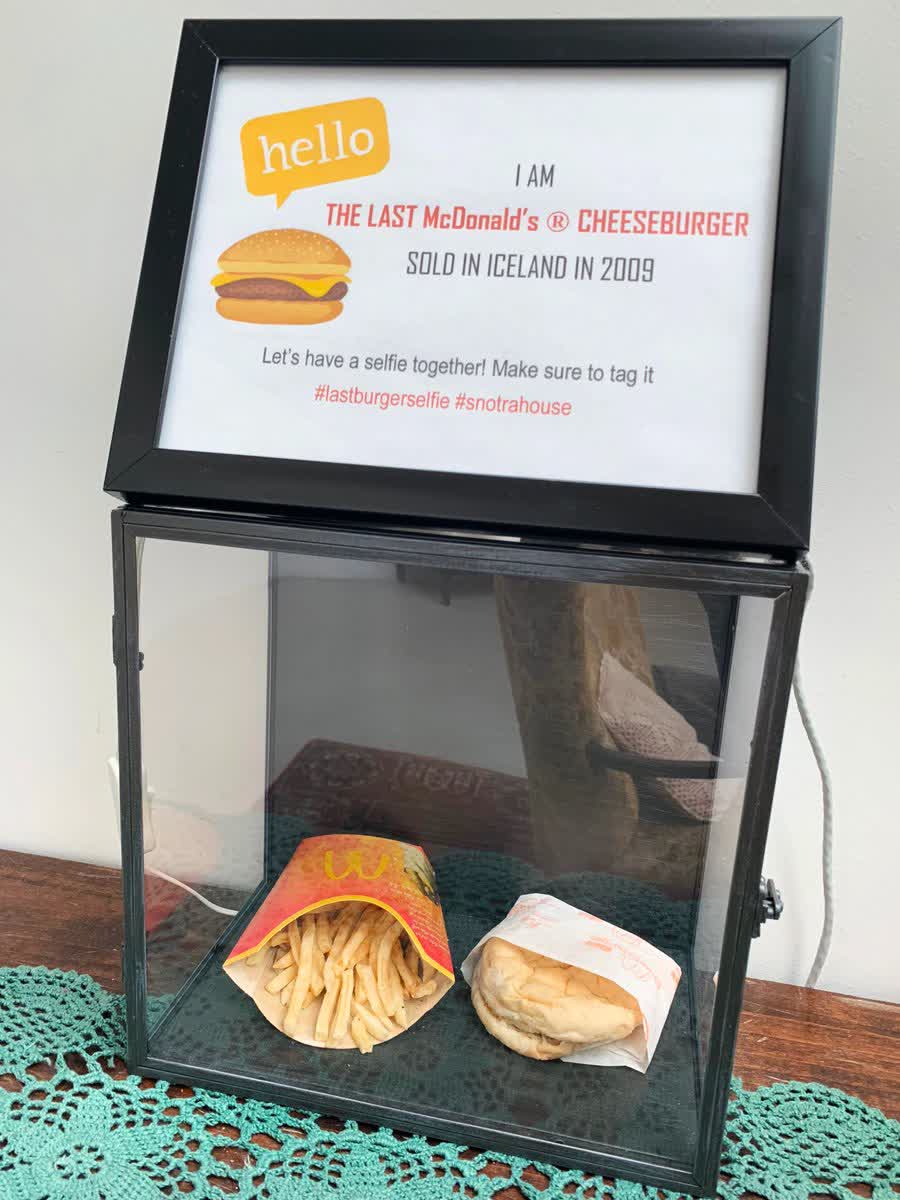 robertlufkinmd's tweet image. What can we learn from Iceland?

In 2009, they shut down their last McDonald&apos;s
— and that final meal was placed on display.

More than a decade later, it looks almost exactly the same.