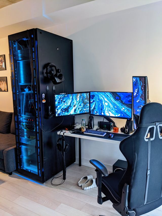 PrashantSinghB_'s tweet image. Guys this setup should be good enough to do coding right.