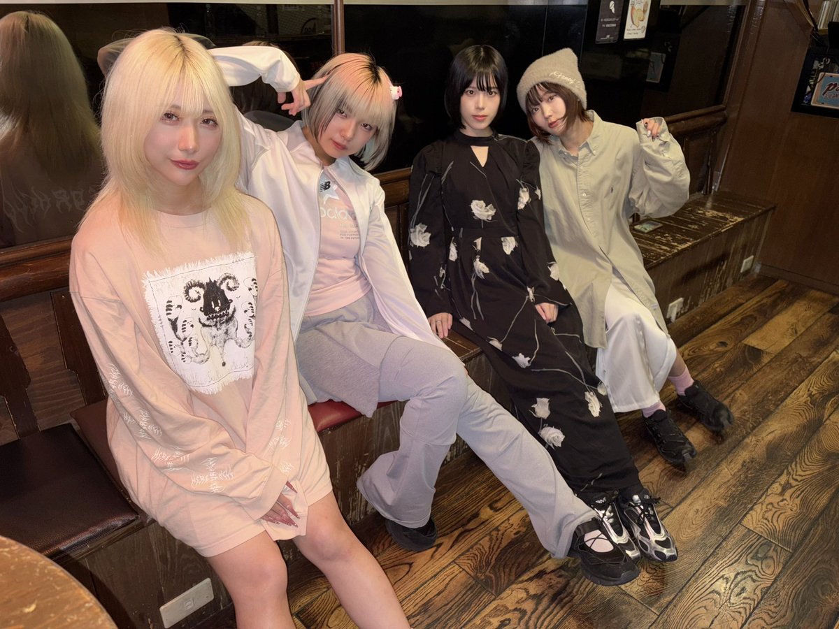 校庭カメラガールフィーア / V VERSIONS EP1 校庭カメラガールフィーア / V VERSIONS EP1 1 📸 on X: