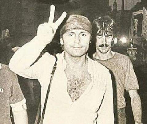 “Me hice peronista porque no se puede ser feliz en soledad”.

 Leonardo Favio