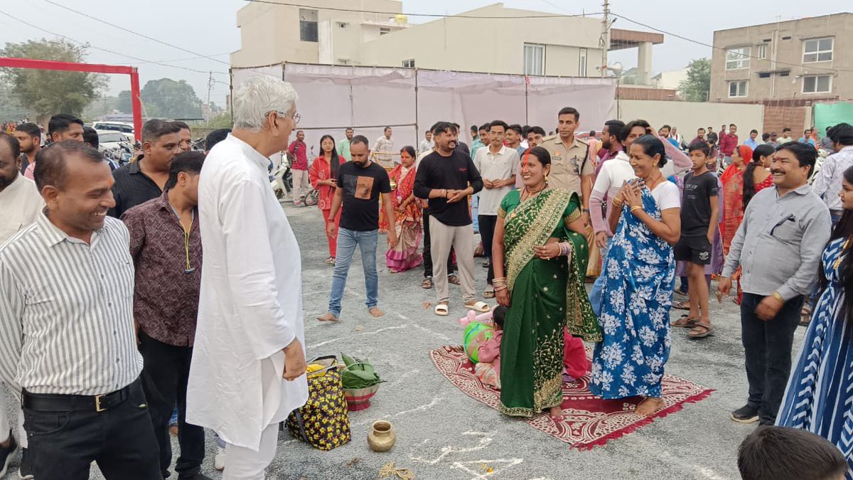 TS_SinghDeo's tweet photo. छठ महापर्व की पूर्व संध्या पर राजमाता स्व. देवेंद्र कुमारी सिंहदेव जी की स्मृति में निर्मित छठ घाट का निरीक्षण किया।

घाट जन-आस्था और परंपरा से पूरी तरह लीन है जहाँ आज श्रद्धा और संस्कृति एक साथ प्रवाहित हो रही है। https://t.co/kQFNYtFZu6