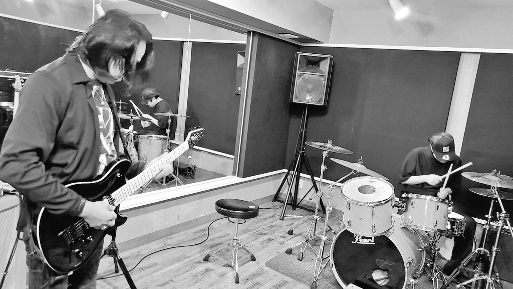 D_noranecomike's tweet image. 今日は法事の後は
70degrees!!

来る11月23日のイベント
に向けて気合いブリバリです！✨

是非11月23日はこのスリーマンを見に来てください😊