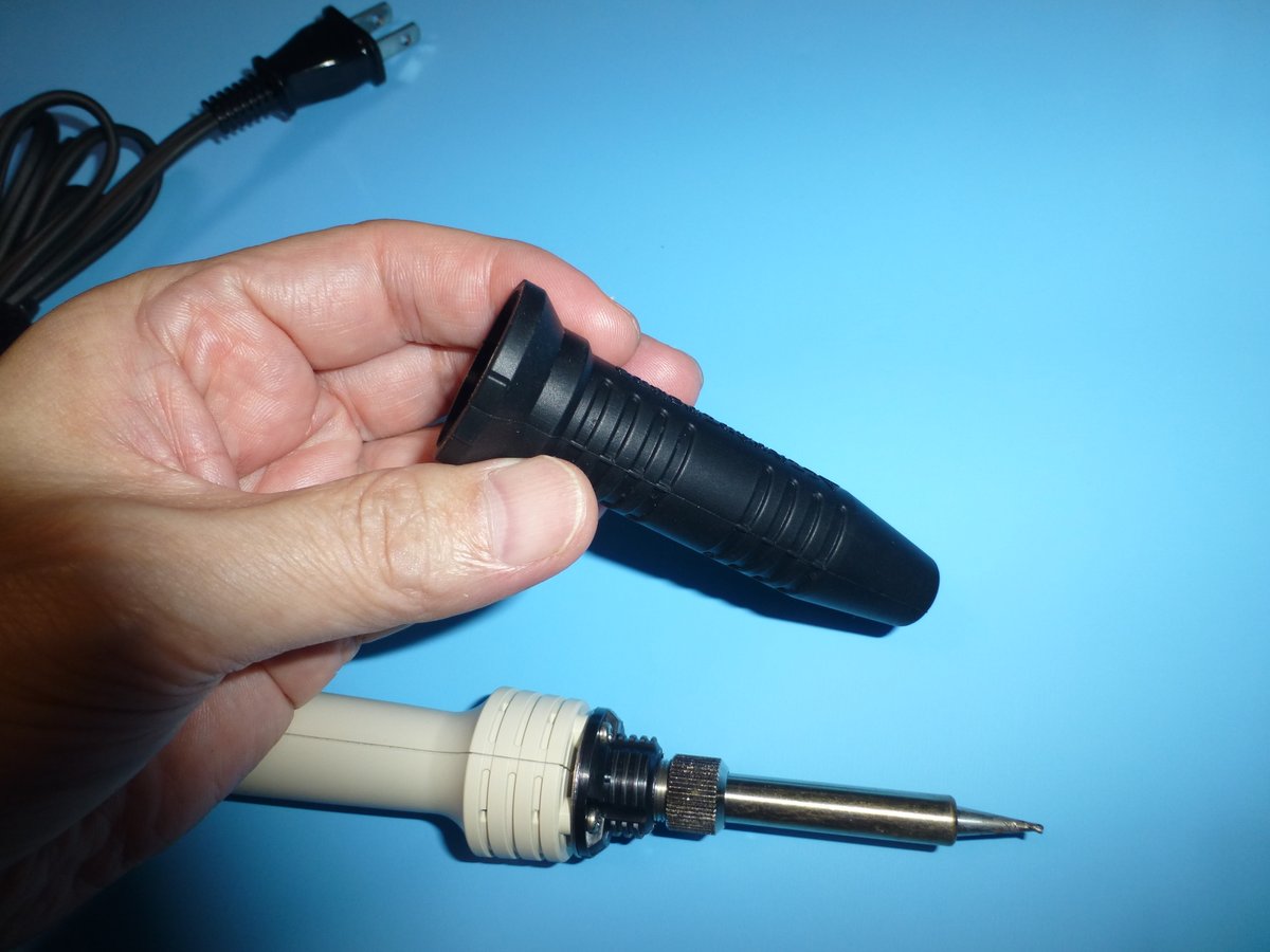 airvariable's tweet image. goot PX-280専用のシリコンキャップが発売されていたので、買ってみた。すぐに仕舞えるのが便利。あと、エボナイトとちがってシリコンの材質で、長さが短く作られている。 amzn.to/4ofnH6y