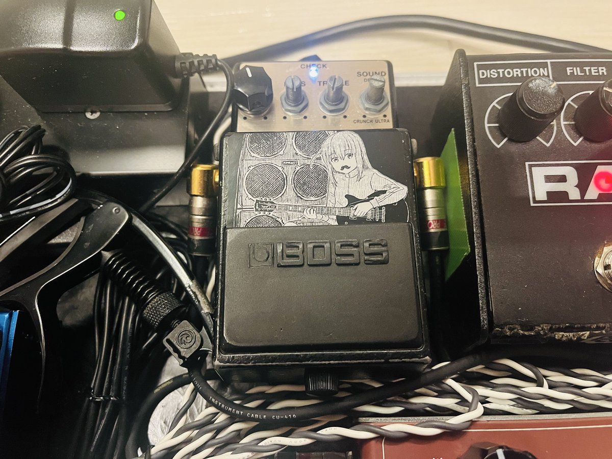 リハでした。
日々の隙間時間でコツコツ作った曲が、バンドで集まれば数時間で形になるの悔しいけどとても素敵。
特に素敵なのは『何かいい感じのフィルほしい』で何かいい感じのフィルが出てくるの素敵。
『いい感じのアルペジオほしい』もいい感じのアルペジオ出てきてこれも素敵。バンドは素敵。