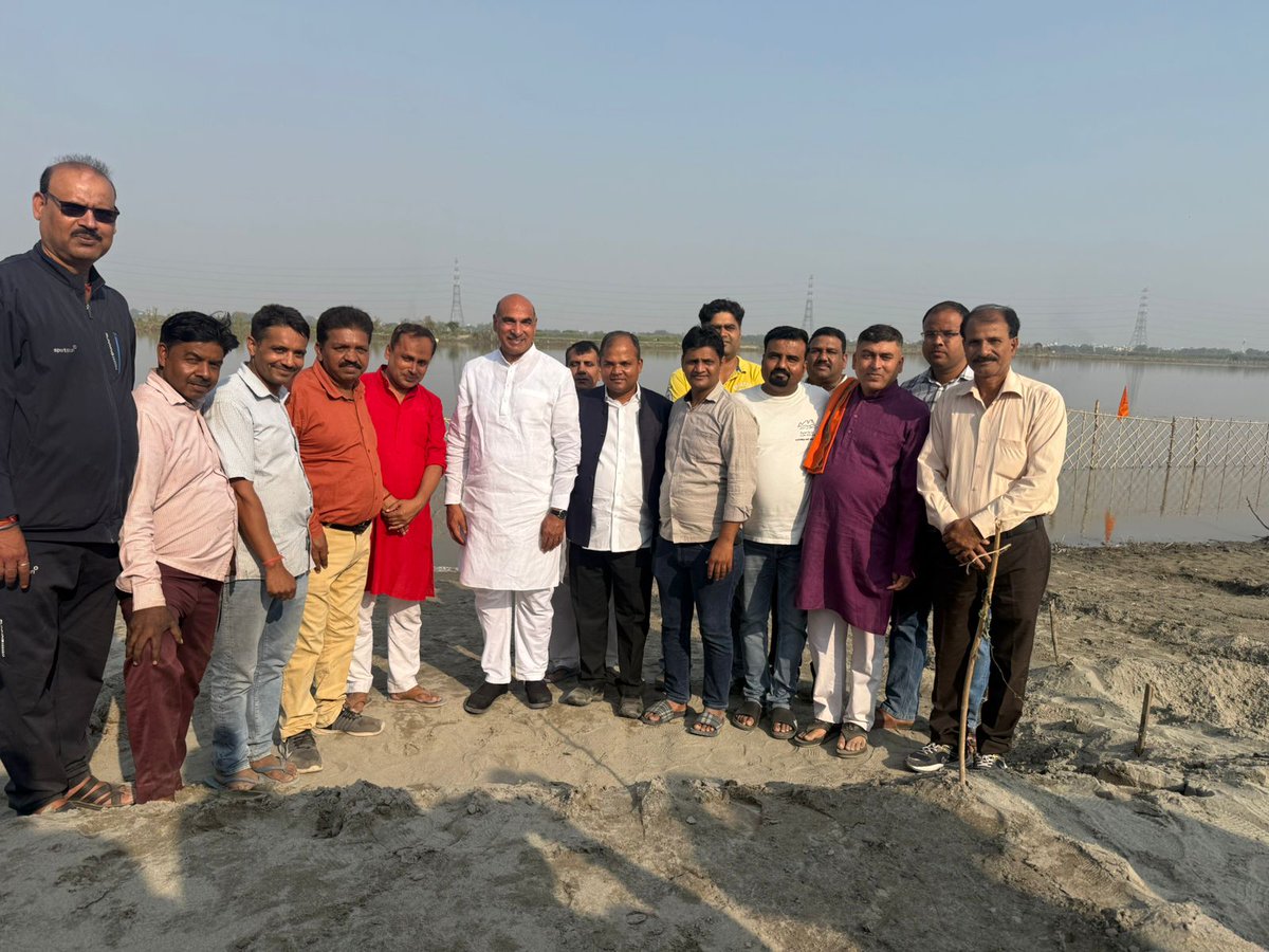 SPrakashBjpDel's tweet image. आज दिनांक 26 अक्टूबर 2025 को माननीय मंत्री श्री Parvesh Sahib Singh जी के साथ अपनी विधानसभा स्थित सूर्य यमुना घाट एवं अन्य घाटों का निरीक्षण किया।

इस वर्ष हमारी सरकार द्वारा छठ का यह महापर्व बड़े ही हर्षोल्लास के साथ मनाया जाएगा, जिसके लिए पूरी टीम दिन-रात घाटों के निर्माण एवं…