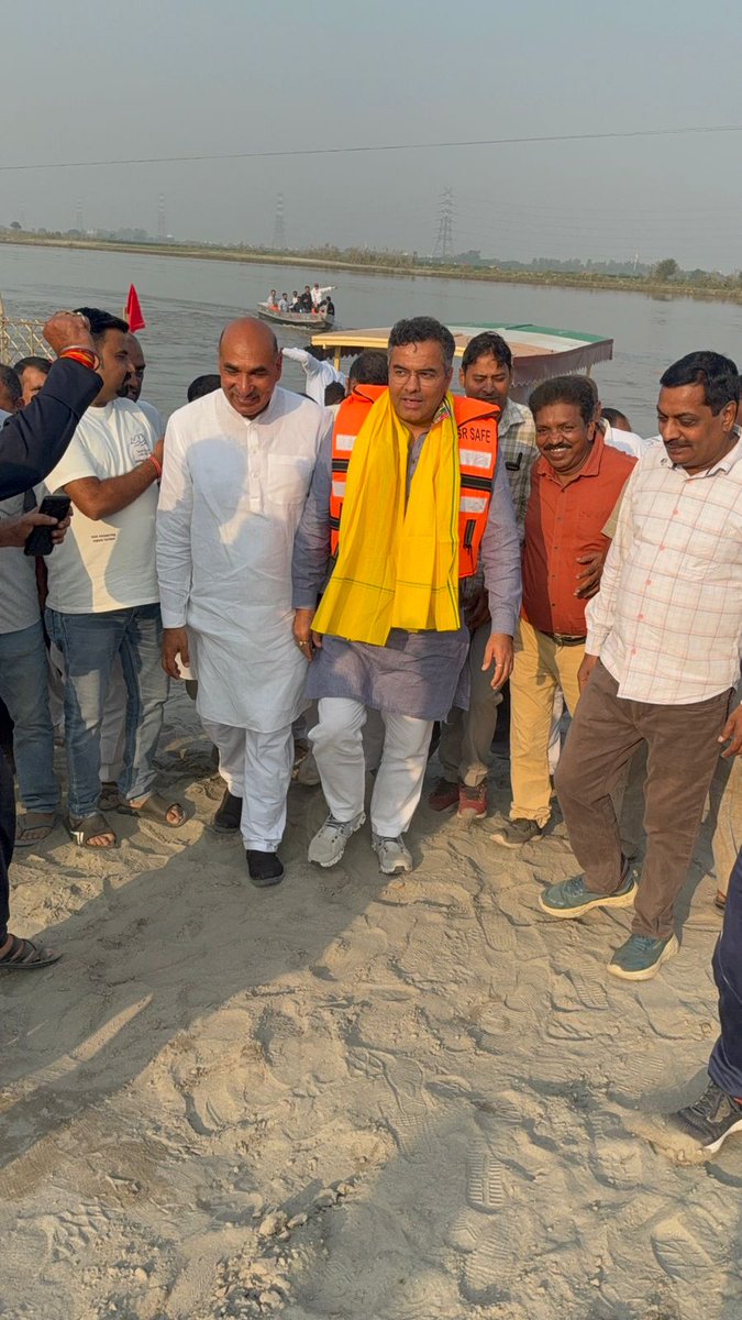 SPrakashBjpDel's tweet image. आज दिनांक 26 अक्टूबर 2025 को माननीय मंत्री श्री Parvesh Sahib Singh जी के साथ अपनी विधानसभा स्थित सूर्य यमुना घाट एवं अन्य घाटों का निरीक्षण किया।

इस वर्ष हमारी सरकार द्वारा छठ का यह महापर्व बड़े ही हर्षोल्लास के साथ मनाया जाएगा, जिसके लिए पूरी टीम दिन-रात घाटों के निर्माण एवं…