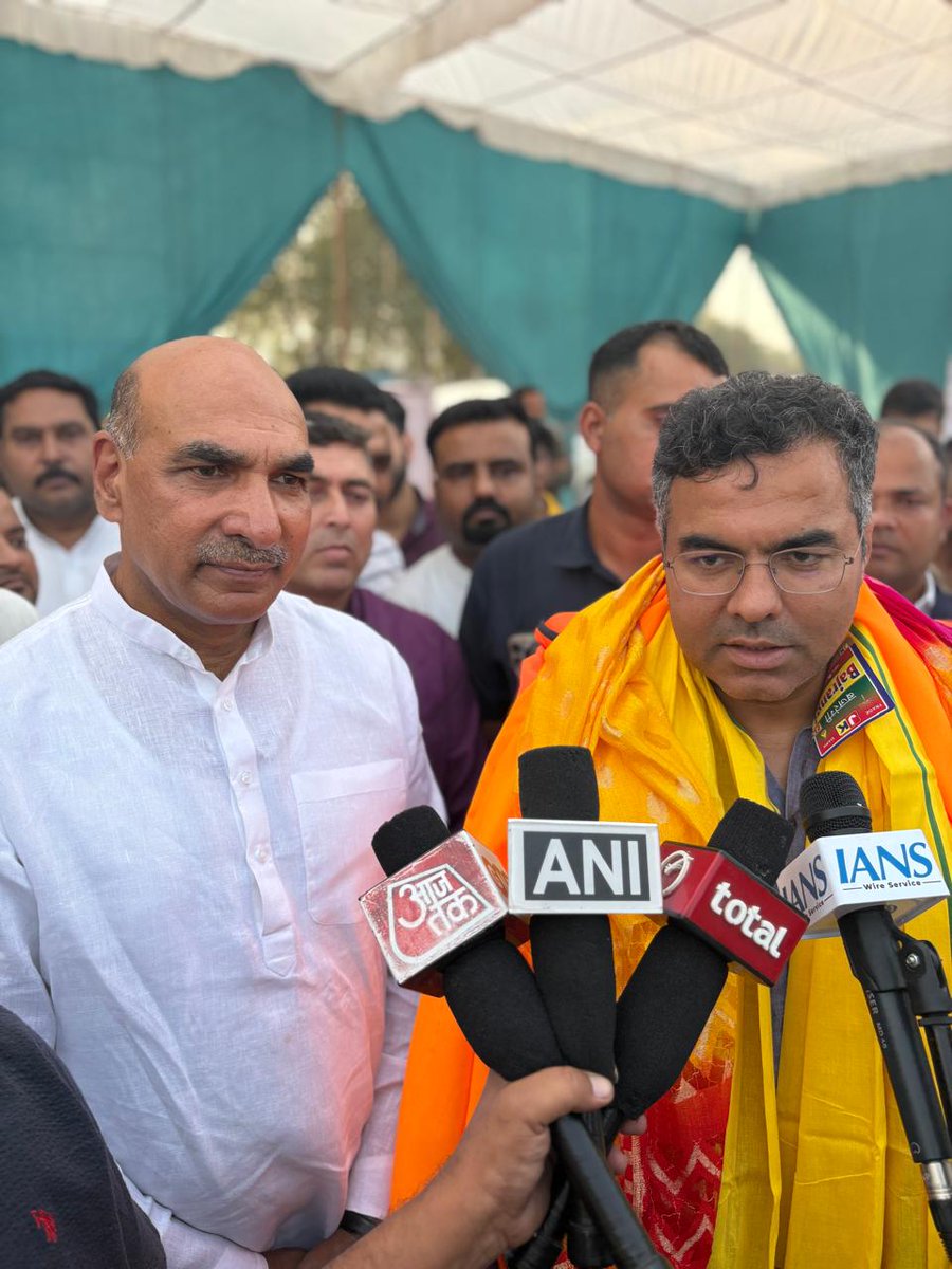 SPrakashBjpDel's tweet image. आज दिनांक 26 अक्टूबर 2025 को माननीय मंत्री श्री Parvesh Sahib Singh जी के साथ अपनी विधानसभा स्थित सूर्य यमुना घाट एवं अन्य घाटों का निरीक्षण किया।

इस वर्ष हमारी सरकार द्वारा छठ का यह महापर्व बड़े ही हर्षोल्लास के साथ मनाया जाएगा, जिसके लिए पूरी टीम दिन-रात घाटों के निर्माण एवं…