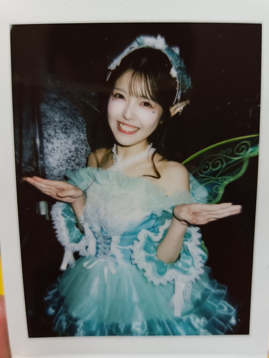 kaya様 ✨🍀kaya☘✨ | CASH paint coat #fashion #artwork #giraffe