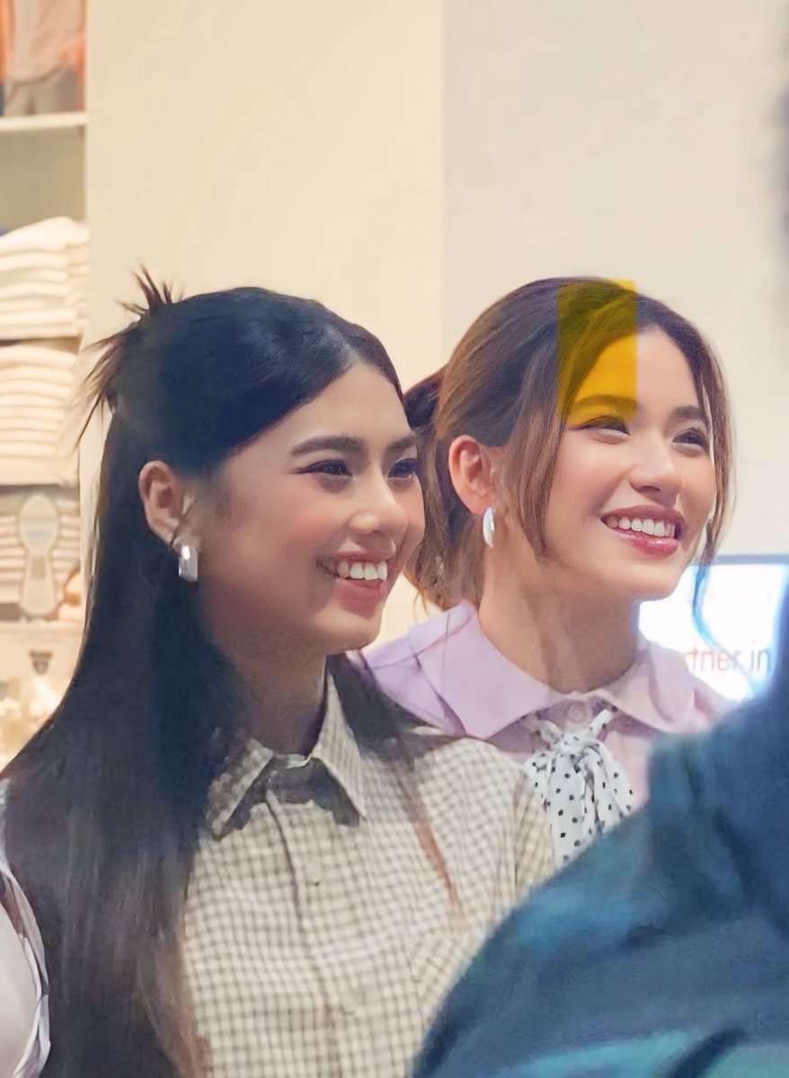 binisleight's tweet photo. those sweet smiles :)) https://t.co/EQ4YVlAh8j