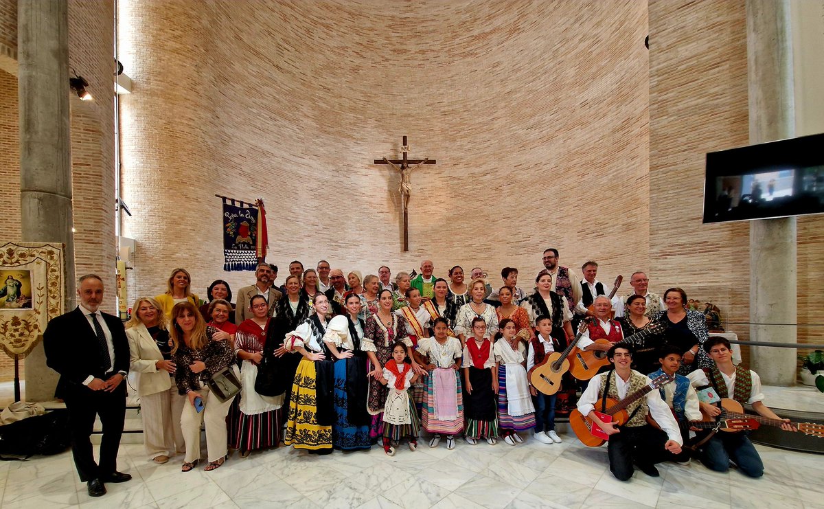 Alba_FrEl's tweet image. ✅️Acompañamos al Barrio de La Flota que hoy culmina sus fiestas con la tradicional Misa Huertana!!
Gracias a vocales y vecinos por vuestra acogida y disposición por mantener vivas nuestras tradiciones🎉🫂 @VOXAytoMurcia
@Josemarorenes
#SoloQuedaVox