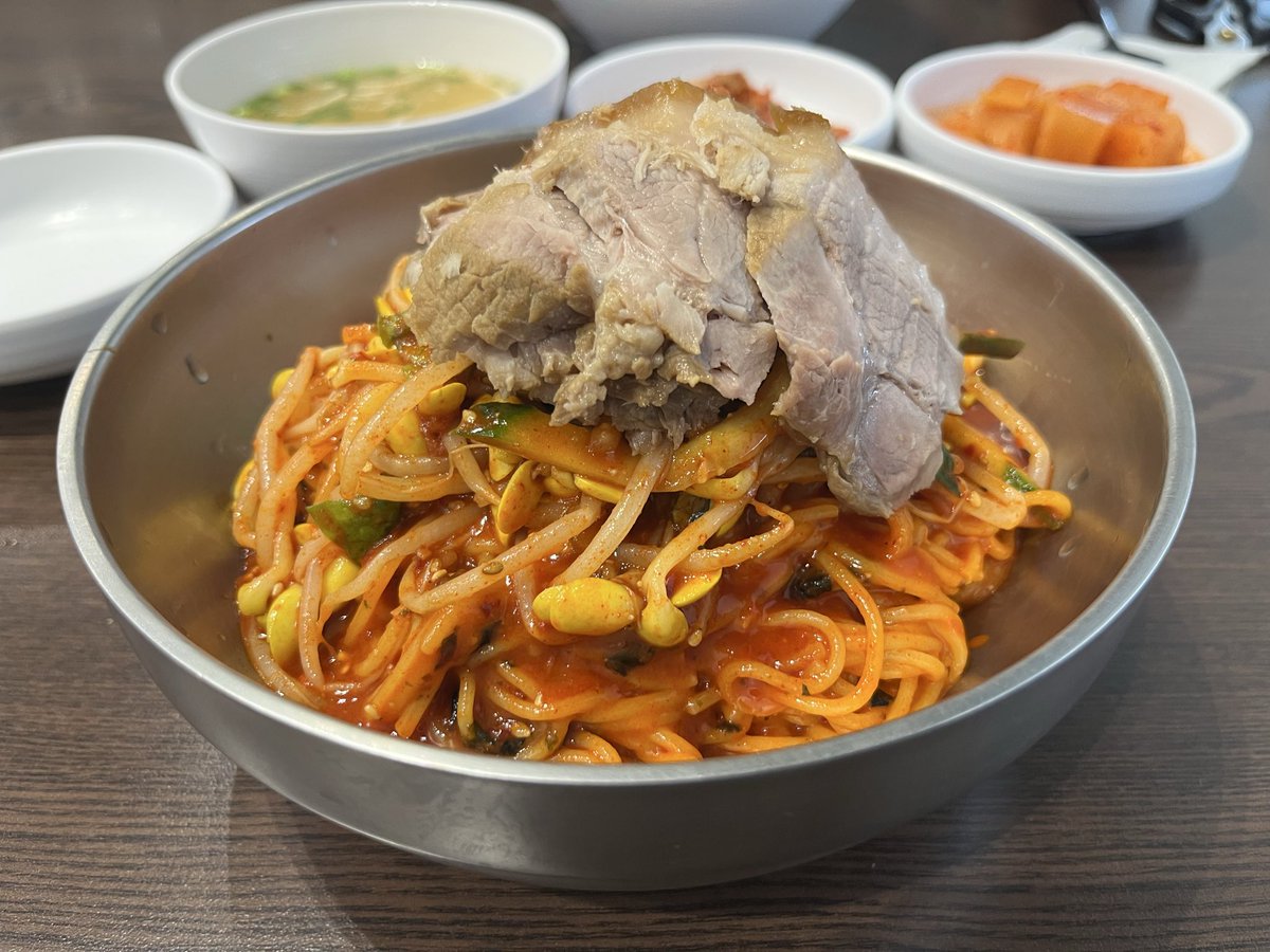 입맛없던 어제는 왕복 2시간을 운전해서 비빔국수 먹으러 다녀왔다.