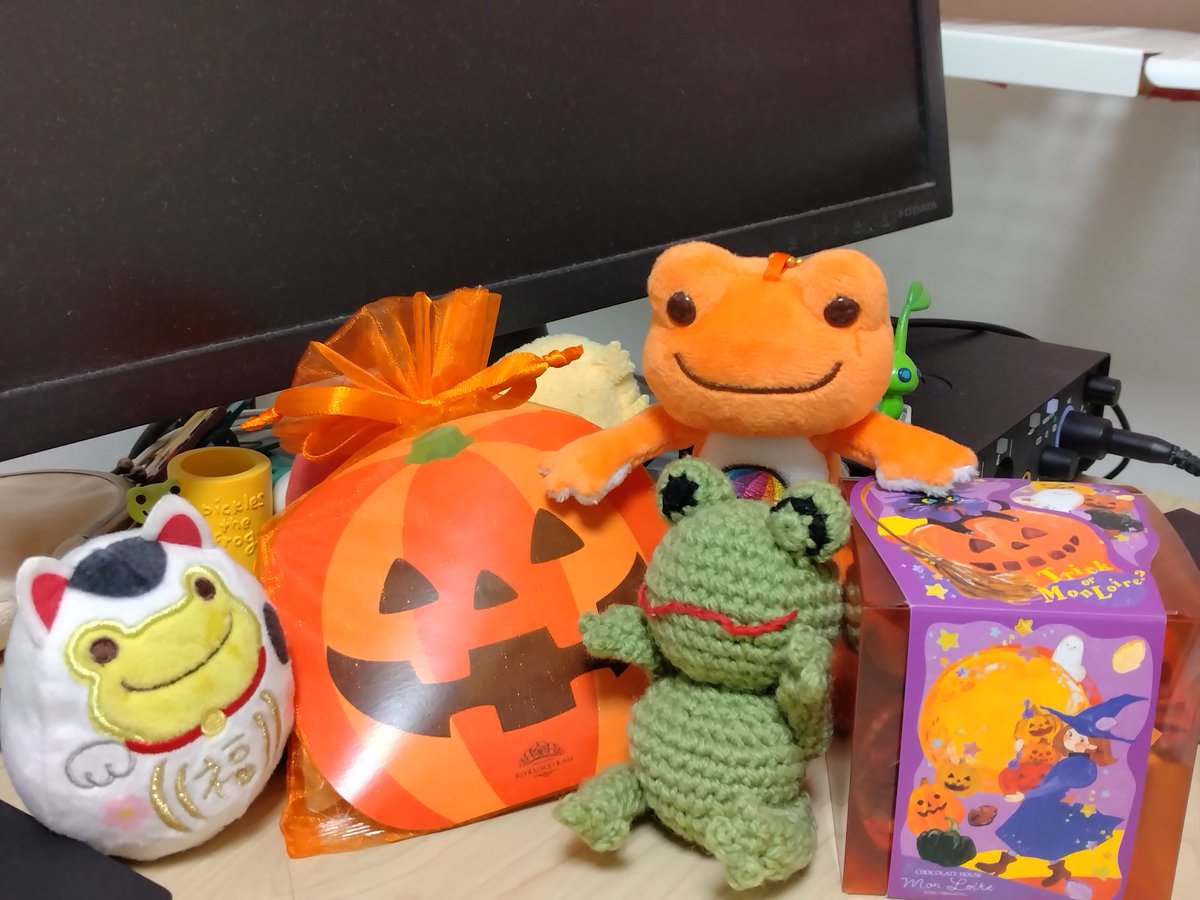Terubaer17's tweet photo. 日々、めまぐるしく、良い意味で充実してて、Halloweenがすぐそこまで近づいてた！
おばけが来そうだケロ🐸 https://t.co/GEwqZpOGS3