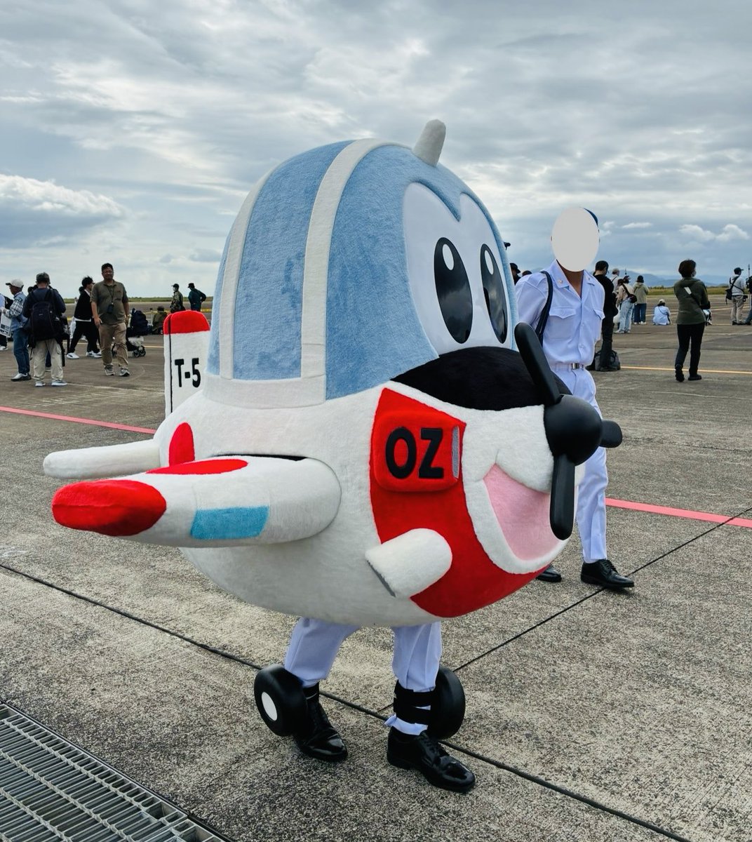 helisimcar's tweet photo. #小月 にいた ゆるキャラ編

#ルーキー君 #うみまる #ちょるる

#小月航空基地祭 
#ホワイトアローズ #whitearrows #t5
#スウェルフェスタ2025 #小月航空祭　#航空祭 #小月航空基地 #小月基地 #海上自衛隊 #海自 #陸上自衛隊 #陸自 #海上保安庁 #海保

#ヘリシミュカー #ヘリコプター #シミュレーター https://t.co/l2dS6t6TT9