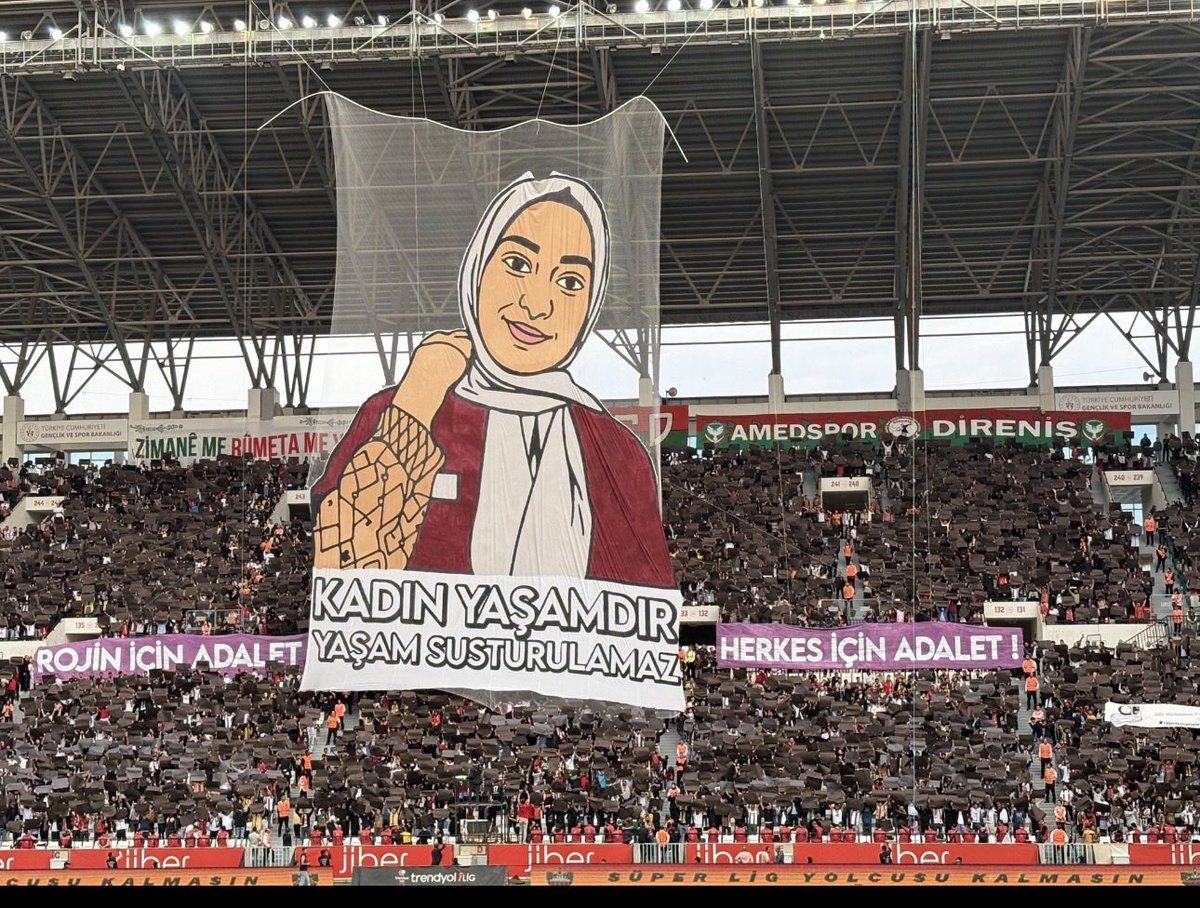 Amedspor taraftarlarından mesaj var.

#RojinİçinAdalet