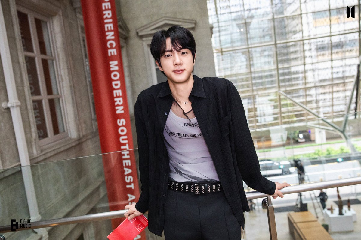 EbwCharming's tweet photo. I’m voting #Jin for #2025MAMA https://t.co/ZCKiPH7QX7
