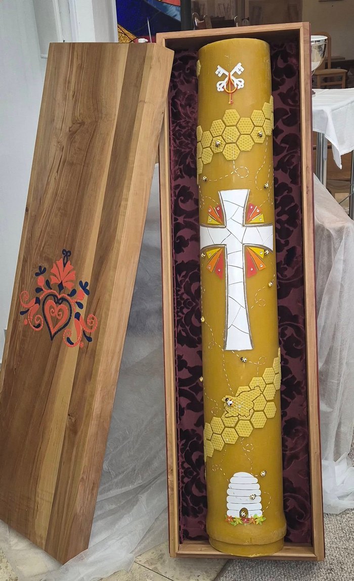 Poznaš simboliko sveče, ki jo bodo čebelarji podarili papežu Leonu? 
radio.ognjisce.si/+k7u4d