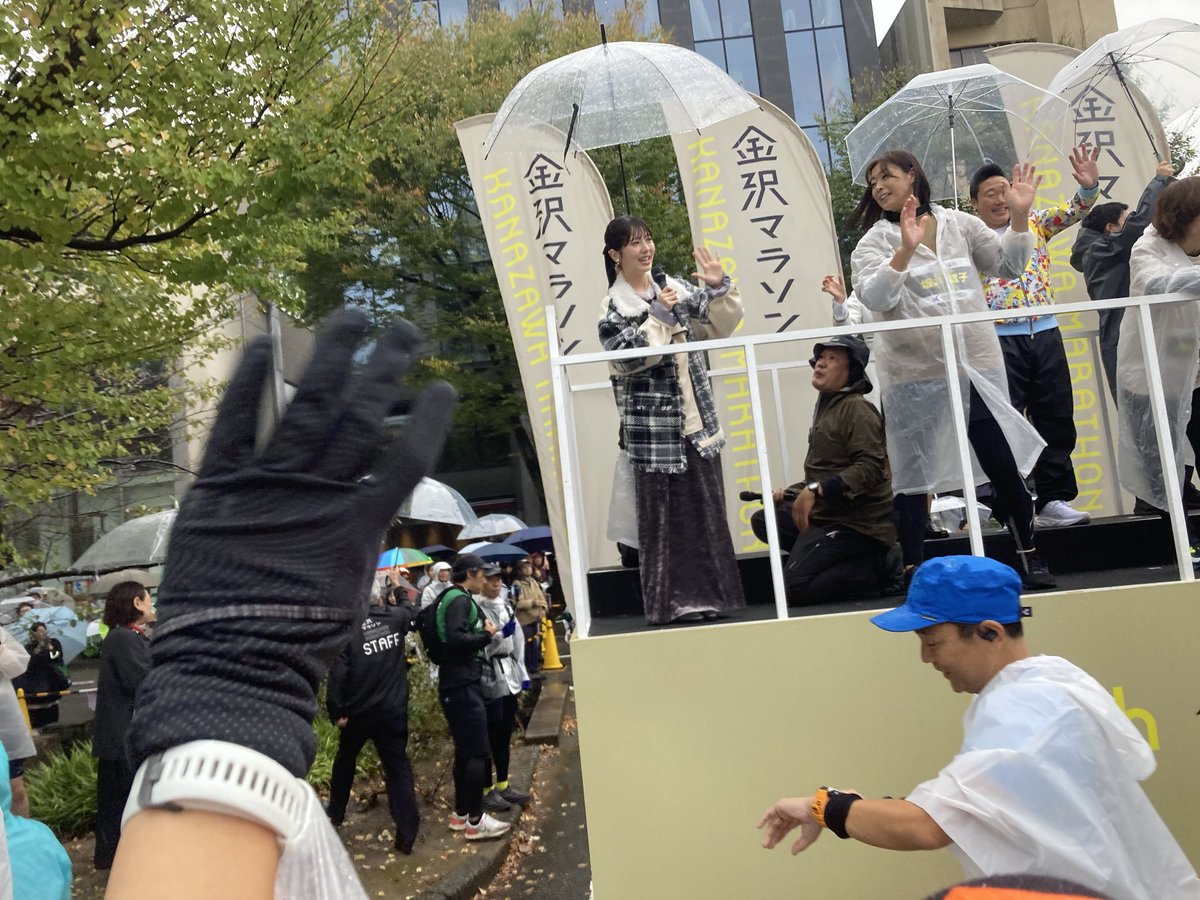 philosultant's tweet photo. 金沢マラソン2025。
過去一自信がなかったけど、なんとかサブ4はクリア👍
今年も浜辺美波がいました！次は来週の富山⛰️

#金沢マラソン2025
#富山マラソン2025 まであと7日 https://t.co/HggG7XfzVa