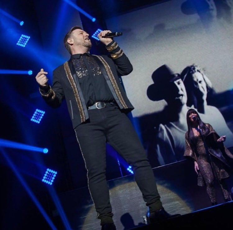 simplymikeygra1's tweet photo. Fab shot of @MRMIKEYGRAHAM! On that stage, where he belongs! ๐ (Credit- Facebook Tom Flynn Photography) #SimplyMikeyGraham #MikeyGraham #Boyzone #FinalFive https://t.co/TFDBeOHrRf