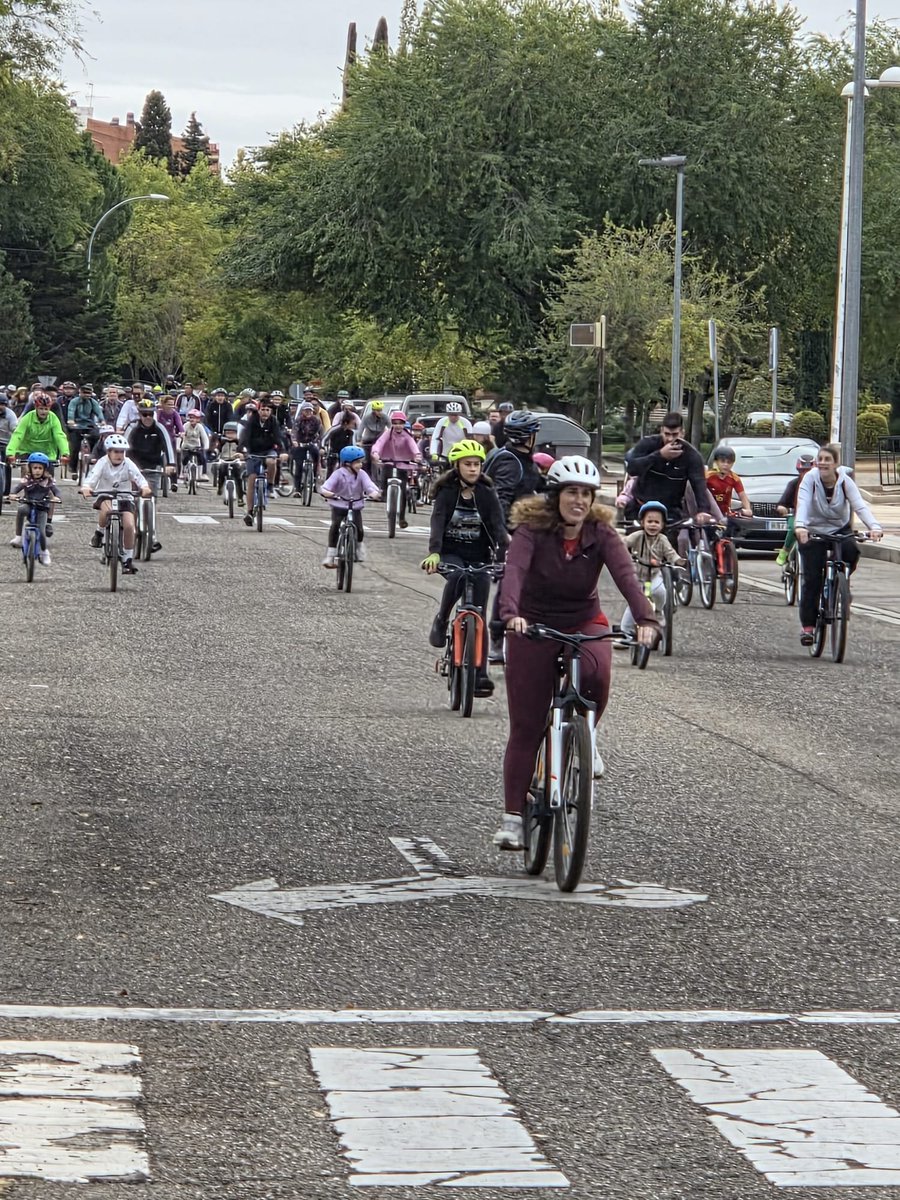 Gracias 🫂 a todos...
Colaboradores 🦺 y asistentes al evento 🚴‍♂️🚴🏻‍♀️🚴🏻‍♂️🚴‍♀️🚴
#DiaBicicleta #Benquerencia 
El Polígono sobre ruedas, Toledo Movilidad Sostenible. 
También a los miembros de la corporación <a href="/ToledoAyto/">Ayuntamiento de Toledo</a> que sean sumado al acto.