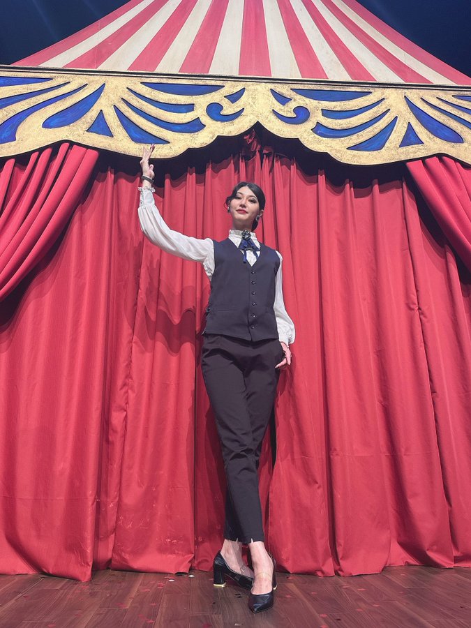 kutaroExcalibur's tweet photo. #イヴプリ2025
来栖梨紗さんご出演の「イヴ・プリマ・パンドラ~幻想都市の魔女~」を観劇。
今回は紳士淑女過ぎない丸い感じでした。特にわんわん対決には心、奪われましたw
相変わらずの迫力ある魅力。
またいつか撮影させていただきたく。
#フルラ撮影会
#ProjectAmythos
@P_Amythos https://t.co/QdiSxgN0k4