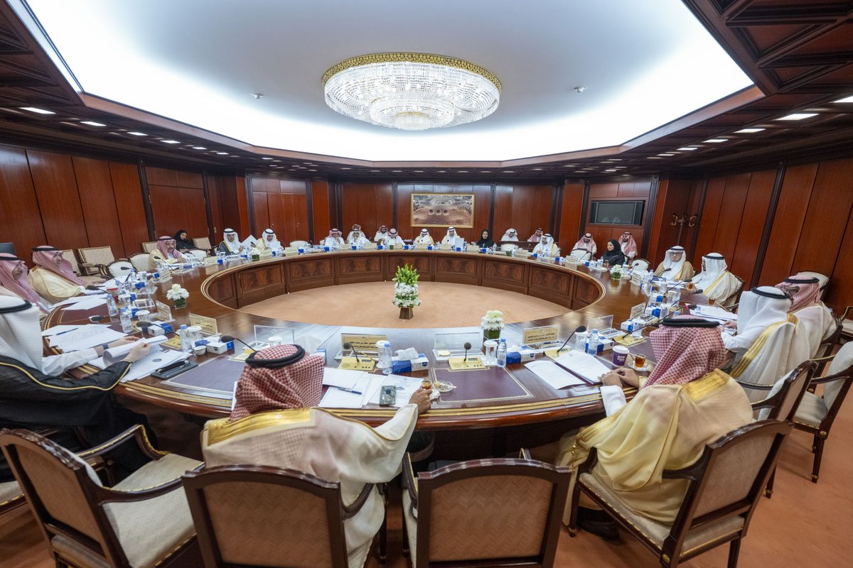 عقدت #الهيئة_العامة_لمجلس_الشورى اجتماعها الرابع من أعمال السنة الثانية للدورة التاسعة اليوم، برئاسة معالي نائب رئيس المجلس الدكتور مشعل السُّلمي، وبحضور معالي مساعد رئيس المجلس الدكتورة حنان الأحمدي، ومعالي الأمين العام للمجلس الأستاذ محمد المطيري، ورؤساء اللجان المتخصصة.