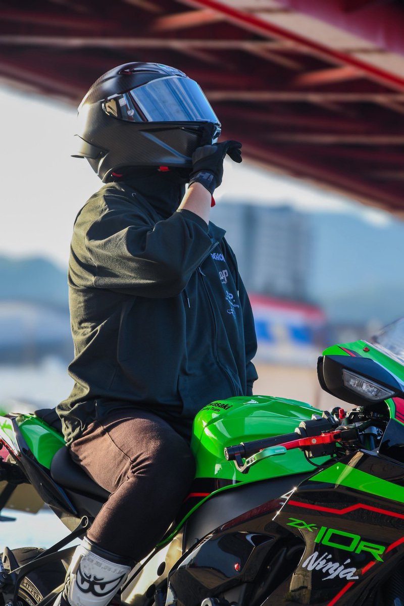 maininbl's tweet photo. バイク乗り換えました 💚

名前：Mao
年齢：29
性別：🚺
住み：兵庫
車種：Ninja xz10R🥷💚
身長：168
一言：カメ活ツーリング📸に付き合ってくれる人募集中です🫡✨️

被写体なってくれる方もぜひ📸🫶 https://t.co/6ncD46GYdK