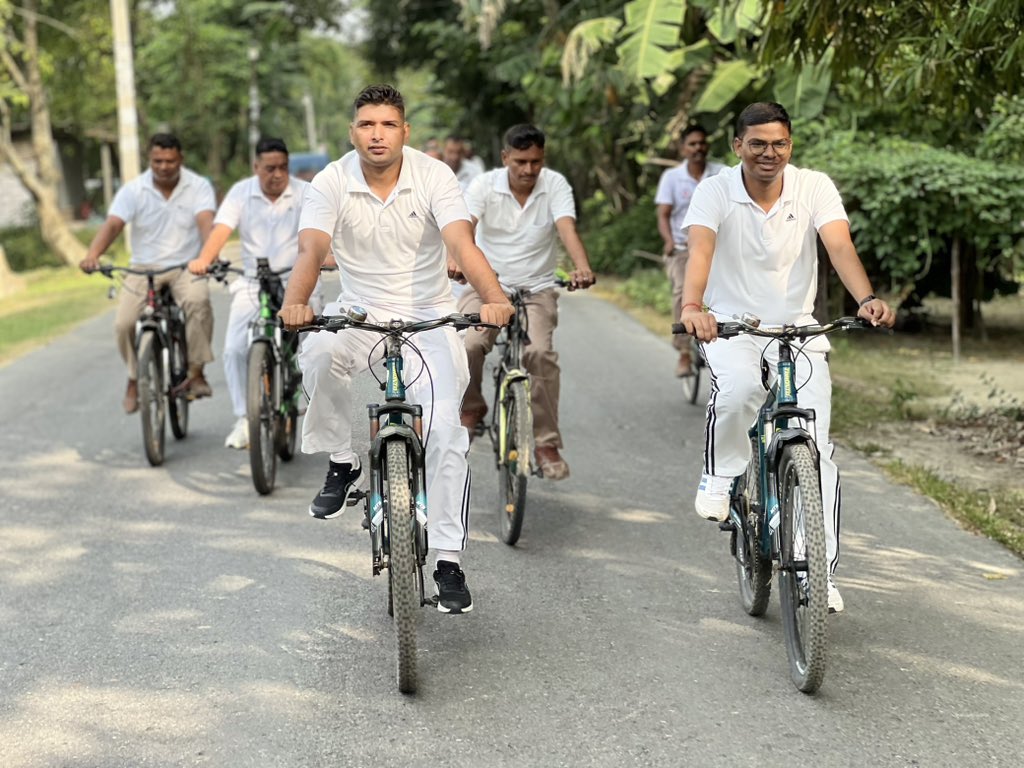 37BnSSB_INDIA's tweet photo. A cycle rally was organized jointly by SHQ SSB Bezpara and 37 BN SSB Mangaldoi under Fit India Freedom Run 6.0 – Swachh Bharat, Swasth Bharat, promoting cleanliness and fitness among all ranks. #FitIndia #SSB #CycleRally #swachhBharatSwasthBharat #run4India https://t.co/Q99Fv3Rhpp