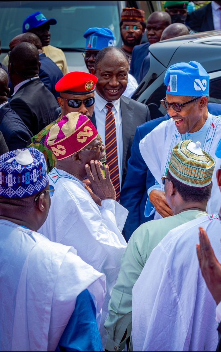 suleiman_qasim's tweet image. I defended and supported the late Baba Daura despite the hatred and criticism from the wailers. Nobody gave me a dime or even data; I used my little Kobo to go online, trend, and support him. I never regretted it. Despite all the insults and abuses, I stood firm as a true…