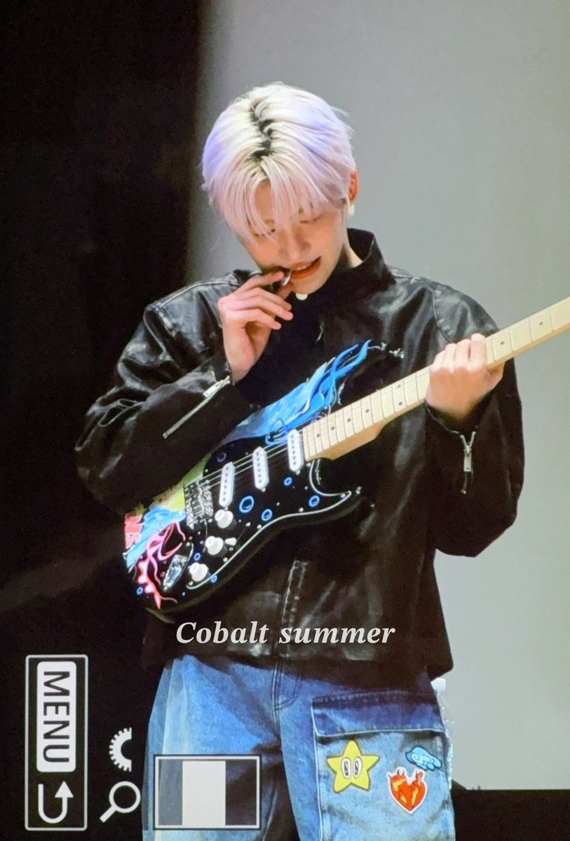 COBALT_SUMMER's tweet photo. 251026 🎸🖤

 #TWS #투어스 #지훈 #JIHOON #한지훈 https://t.co/wK1Ofpsijb