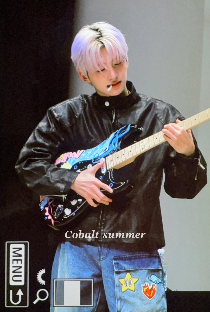 COBALT_SUMMER's tweet photo. 251026 🎸🖤

 #TWS #투어스 #지훈 #JIHOON #한지훈 https://t.co/wK1Ofpsijb