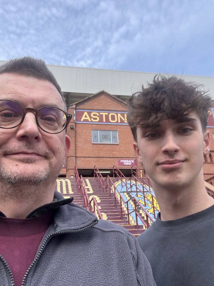 DomCarver's tweet photo. Happy Birthday, Alex! @AVFCOfficial #vtid #UTV https://t.co/F11LIAxQw6