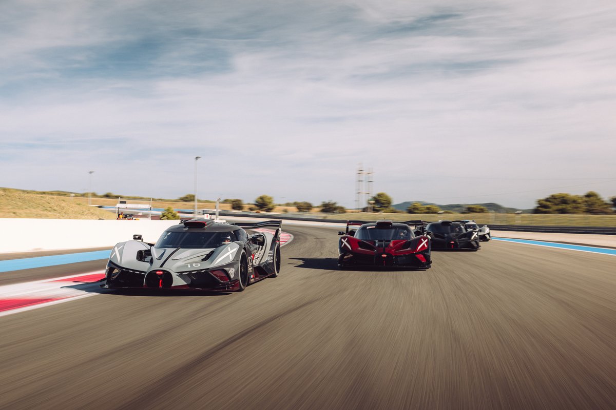 Bugatti's tweet image. The BOLIDE Équipe Pur Sang – a livery born from a century of racing spirit. Pure BUGATTI.
#BUGATTI #BOLIDE
–
bugatti.link/consumption