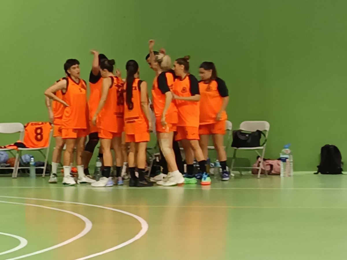 ¡Nueva victoria del Senior Femenino! 💪
🧡 C.B. Dadarmo de Güímar 51 - 38 💥
Gran esfuerzo de todo el equipo, seguimos sumando 🔥

#Dadarmo #BaloncestoFemenino #Güímar #BasketCanarias #Vamosdadarmo