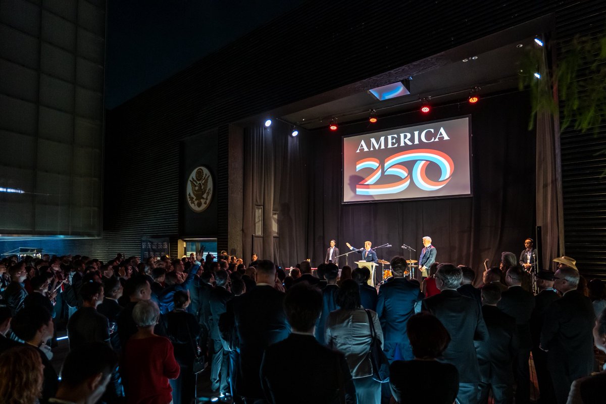 USA_Pavilion_'s tweet photo. ビル・グレイソン大使(アメリカ館コミッショナー・ジェネラル)とともに振り返る 大阪・関西万博のハイライト 🇺🇸 @USComGenExpo
ナショナルデーから世界との交流まで、グレイソン大使のリーダーシップと温かい存在が、今年のアメリカ館のビジョンを形にしました。🌏
#USAPavilion #アメリカ館 #AmbassadorGrayson #PublicDiplomacy
