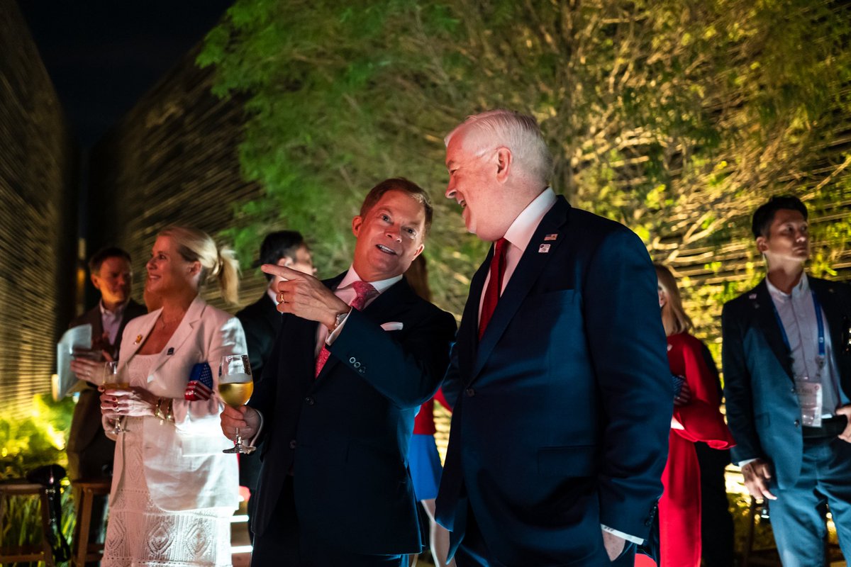USA_Pavilion_'s tweet photo. ビル・グレイソン大使(アメリカ館コミッショナー・ジェネラル)とともに振り返る 大阪・関西万博のハイライト 🇺🇸 @USComGenExpo
ナショナルデーから世界との交流まで、グレイソン大使のリーダーシップと温かい存在が、今年のアメリカ館のビジョンを形にしました。🌏
#USAPavilion #アメリカ館 #AmbassadorGrayson #PublicDiplomacy