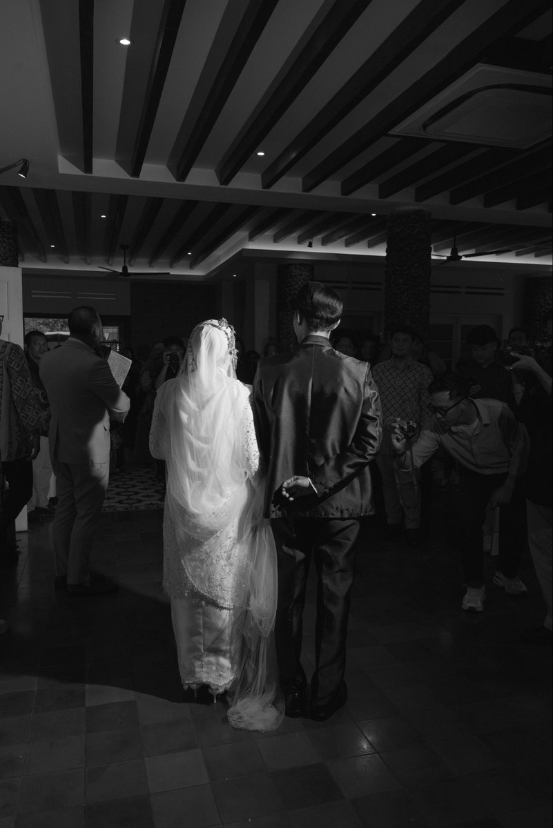 minteavalley's tweet photo. i have the best faceless wedding pict EVER 🤧☝🏻((at least for us)) https://t.co/5mXJIUQ23G