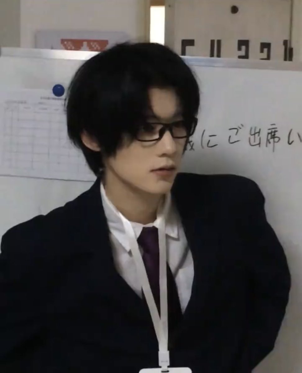 8w_xs's tweet photo. 演者の一覧見て、この眼鏡美形イケメンが気になって見に行ったのに見つけられなかった😭 https://t.co/gsWZ9ej99y