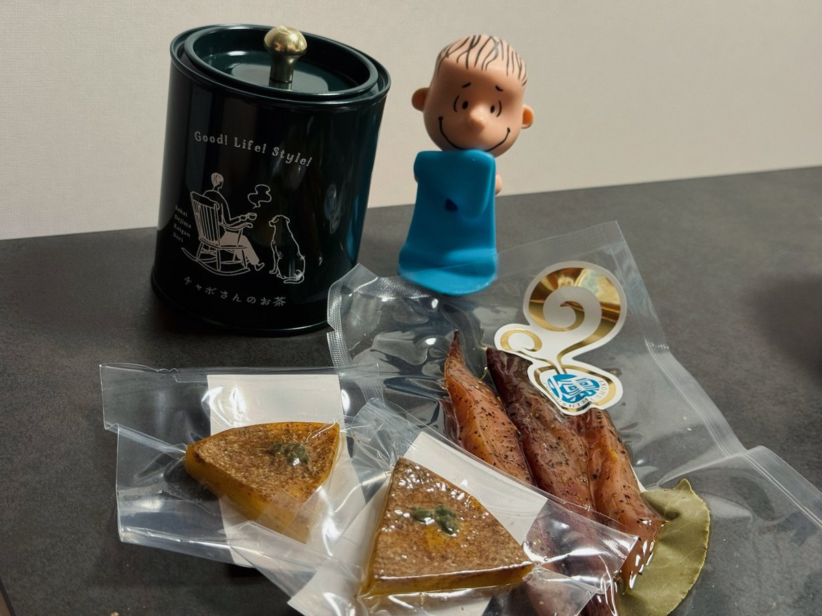 蚤の市、お茶と燻製買った。