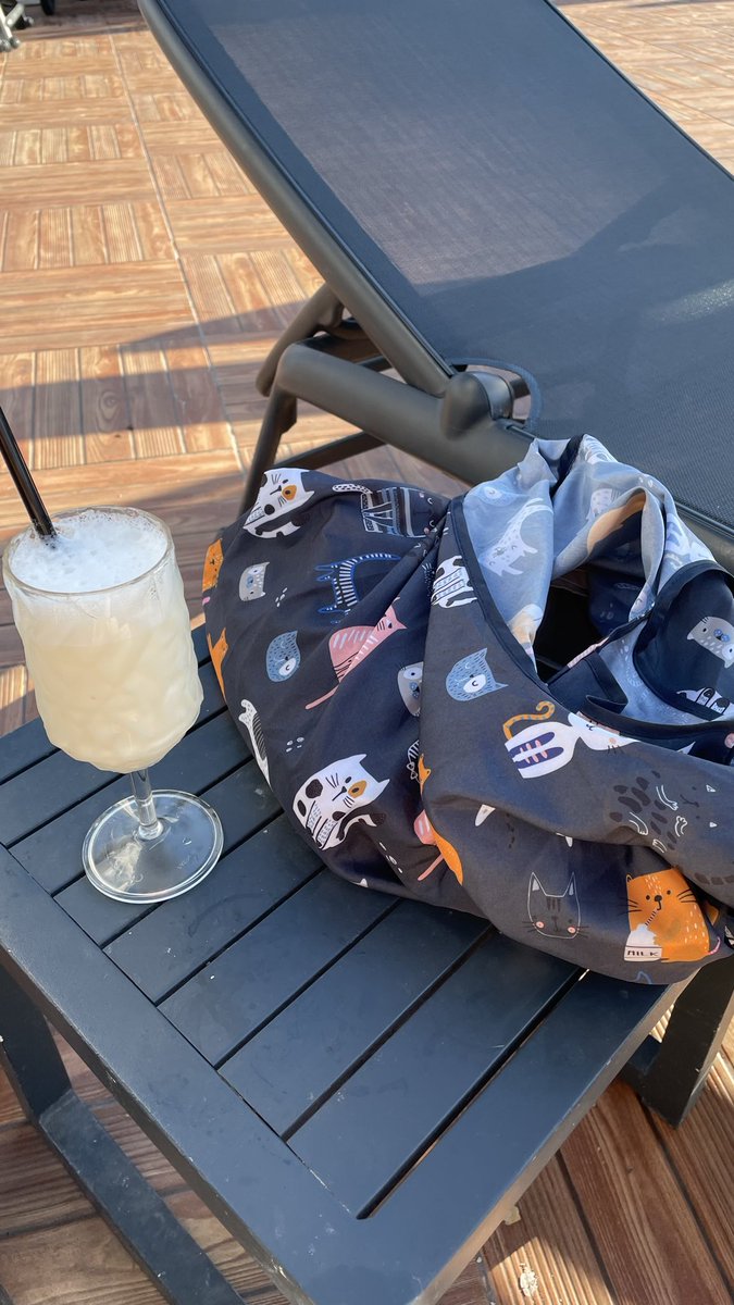 Пью пинаколаду за вас и ваше здоровье

P.S. отрастила бородку