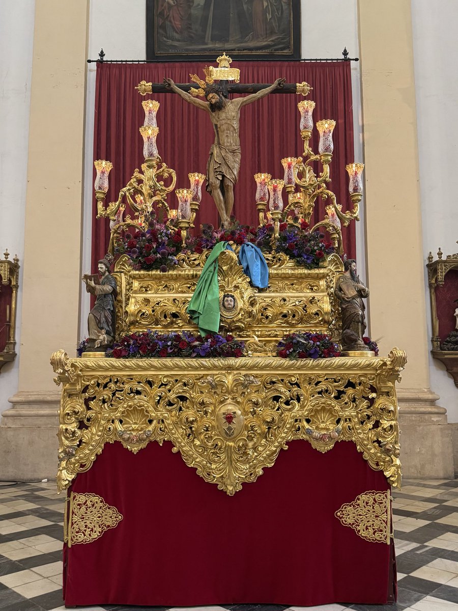 En la tarde noche de ayer, una representación de nuestra Hermandad acompañó a nuestra querida Hermandad de la Sangre - Ecija en la salida extraordinaria de su titular, el Santísimo Cristo de la Sangre, con motivo del 600 aniversario de la llegada de los gitanos a la península.