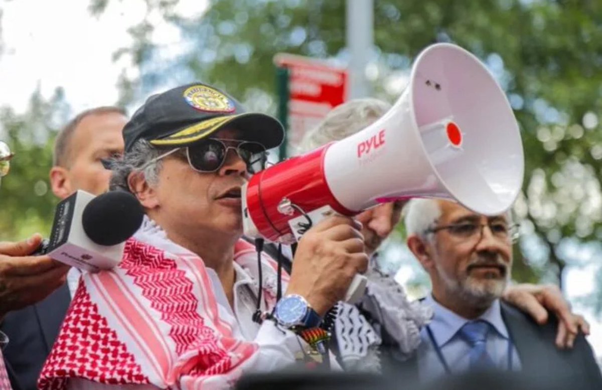 CARLOSFMEJIA's tweet image. CARTA A PETRO: Claro que usted es  el Jefe de los narcos @petrogustavo porque usted como presidente promueve la producción, consumo y tráfico de cocaina y se beneficia directamente del narco tráfico, es socio de ellos y ellos lo llevaron al poder. No es suficiente con la lista…