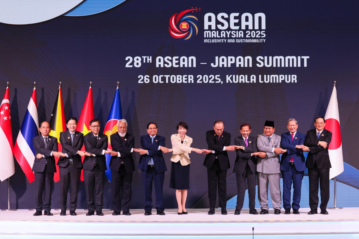 日ASEAN首脳会議に出席しました。サイバーセキュリティや海洋安全保障、AI、デジタル、グリーンなど日ASEANが共に成長していくための重要分野での協力を強化することで一致しました。日本は「信頼のパートナー」として、ASEANとの関係を強化し、自由で開かれたインド太平洋(FOIP)を推進していきます。