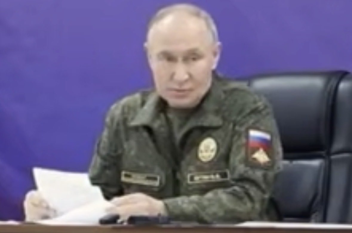 Разгадываю кроссворд, подскажите. Половой орган бабушки в камуфляже. Пять букв, вторая "у".