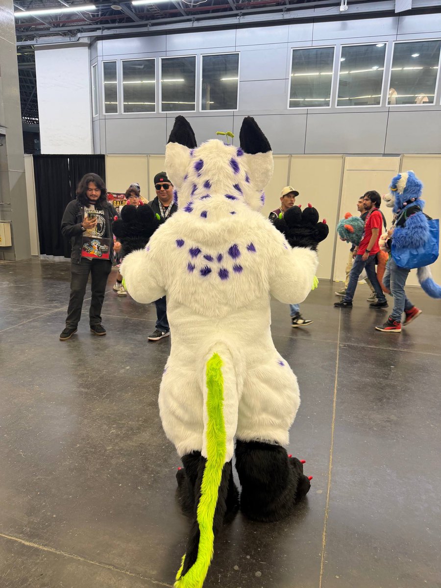 ThreadGhoul's tweet image. Here are some more pics of the full suit and the super motion tail!