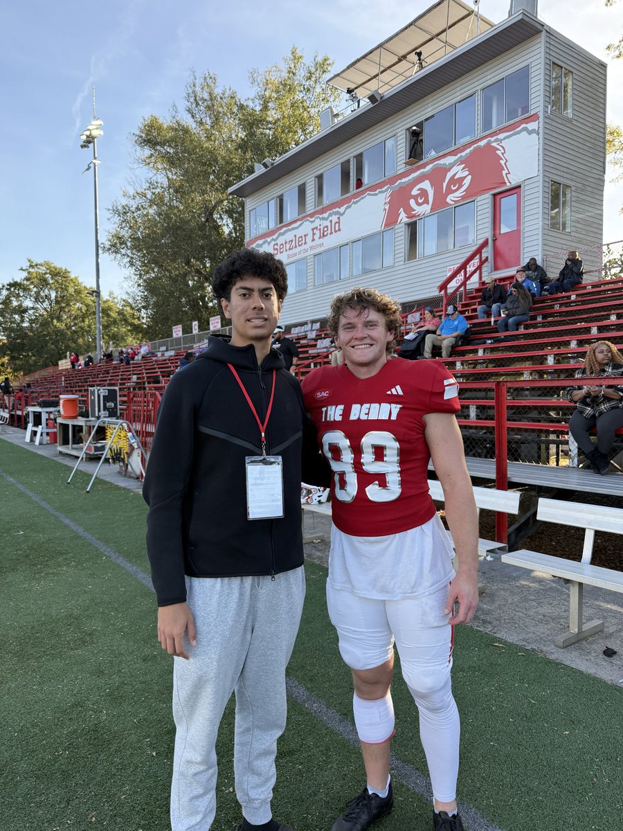 Mathews_Lago's tweet image. Crazy game day visit yesterday @Newberry_FB ! A big thanks to @Coach_ReelNC for inviting me! Loved seeing the electric atmosphere and the big win!!🔥

@PopeFootball 
@CoachOSullivan 
@Chris_Sailer 
@CoachMarcNolan 
@RecruitGeorgia 
@kt_recruiting