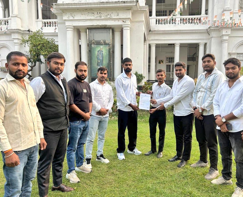 आज <a href="/NSUIUPCentral/">NSUI UP Central</a> के संगठन विस्तार पर चर्चा सम्पन्न हुई ,साथ ही हमारे संगठन से प्रभावित होके दो साथी हम से जुड़े, जिनका मैं दिल से NSUI परिवार मे स्वागत करता हूँ ।।

#Congress 

<a href="/varunchoudhary2/">Varun Choudhary</a> <a href="/kanhaiyakumar/">Kanhaiya Kumar</a> <a href="/ErAnasRahman1/">Er Anas Rahman</a> <a href="/DevkiPatel14/">Devki Patel (NSUI)</a>