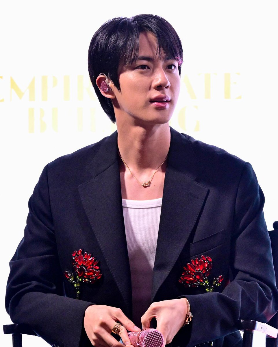 etherealtannie's tweet photo. I'm voting #Jin for #2025MAMAVOTE https://t.co/JsLHiAnECm