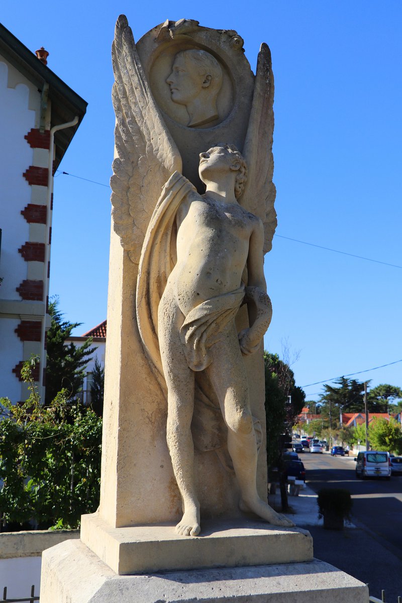 TyneSnapper's tweet photo. #SoulacSurMer #France Edmond Joseph Jean Laporte Memorial Soulac Sur Mer France photographed 23rd August 2025.

Commemorates the heroism of a young lifeguard who drowned during a rescue attempt in 1880. The statue was unveiled on August 15, 1883. https://t.co/GGsCHo1trl
